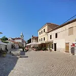 Niko Apartment *