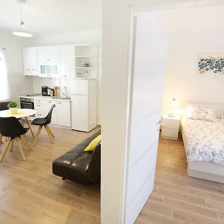 Niko Apartment *